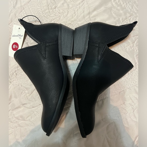 Universal Thread Black Ankle Booties Size 6.5 - Picture 2 of 2